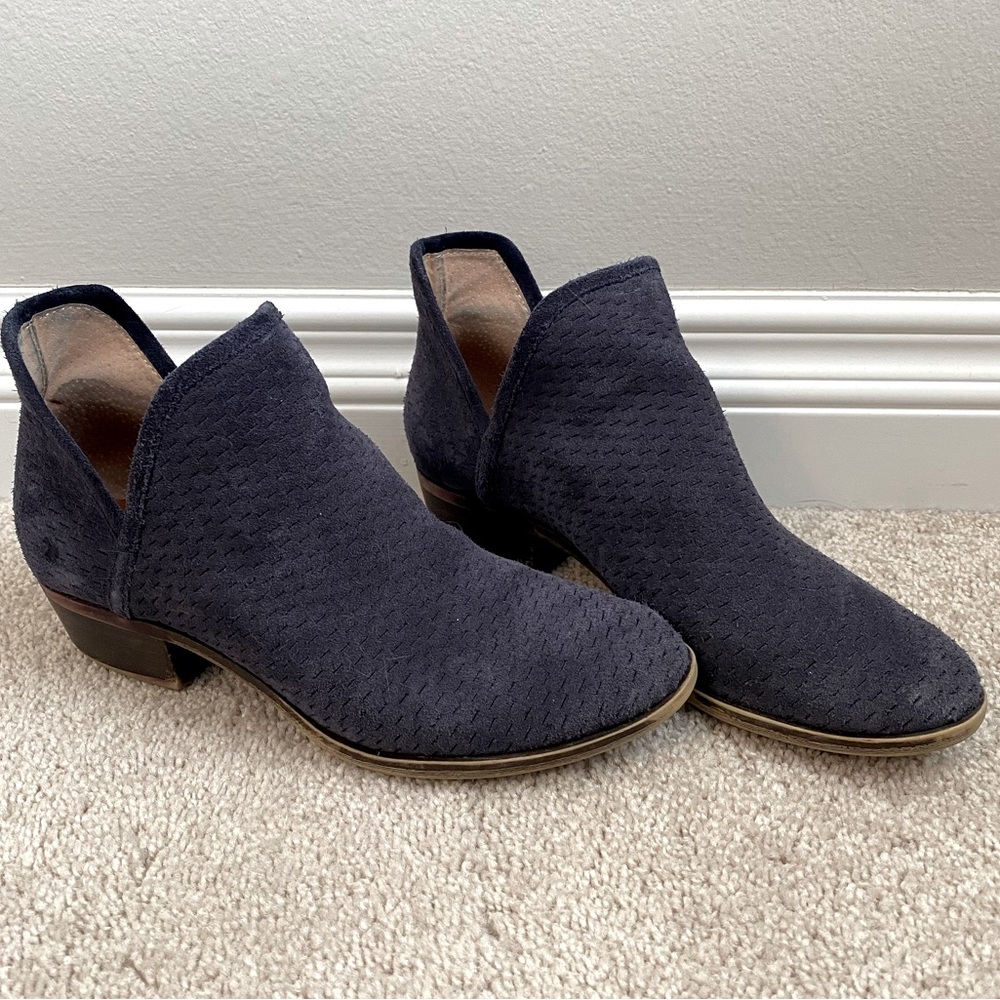 Lucky Brand Size 7 Blue Suede Boots